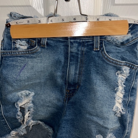 VIBRANT High-rise Denim Distressed Shorts Sz.Sm 3-5 - Picture 6 of 7